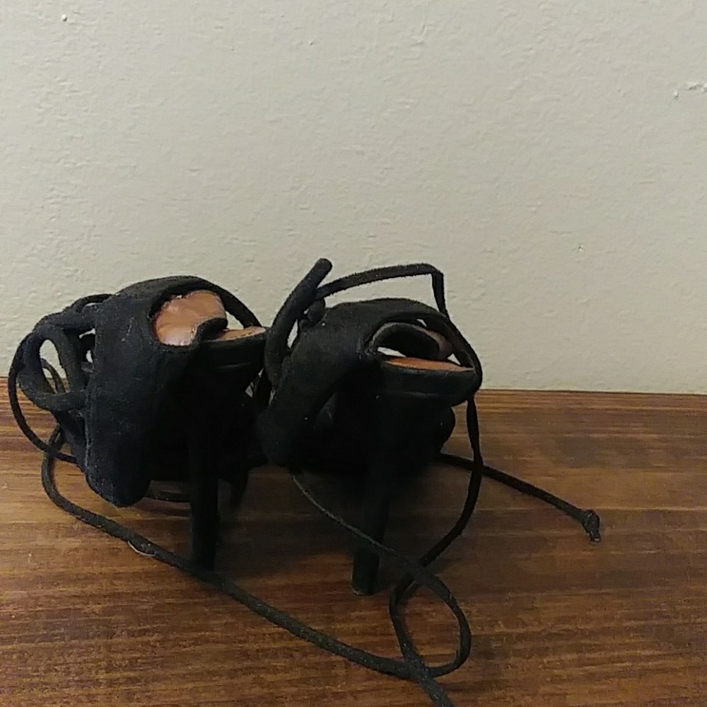 Heels - Picture 3 of 3